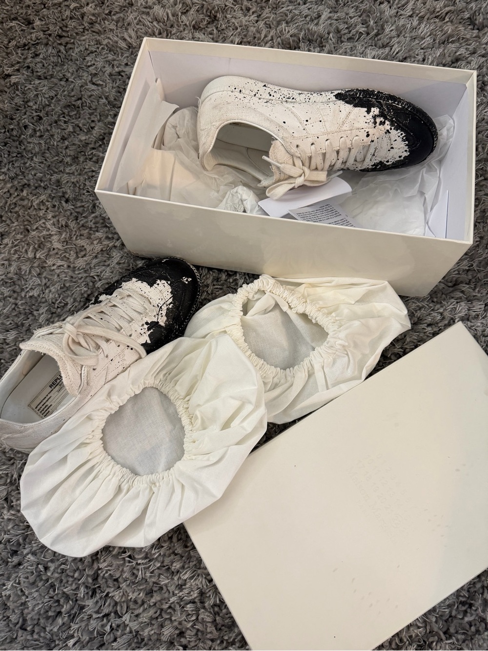 Maison Martin Margiela Rellplica White and Black Paint-Splash Low-Top Sneake - Picture 3 of 11